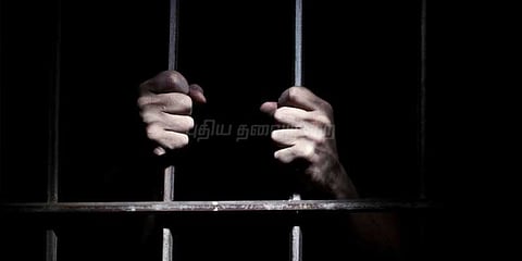 மாணவியருக்கு பாலியல் கொடுமை: தலைமையாசிரியருக்கு 55 ஆண்டுகள் சிறை