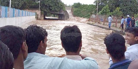 திறக்கப்படும் முன்னரே அடித்துச் செல்லப்பட்ட அணை: பீகாரில் அவலம்