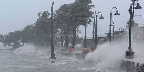 ஃப்ளோரிடாவை புரட்டிய இர்மா தமிழகத்தை தாக்க வாய்ப்பு குறைவே..!