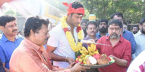 'சண்டக்கோழி 2' பூஜையுடன் ஆரம்பமானது