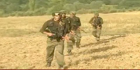 தீவிரவாதிகள் தாக்குதல்: 2 எஸ்.எஸ்.பி வீரர்கள் பலி