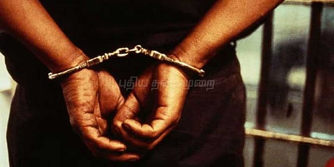 ஜிஎஸ்டி அதிகாரி போல் நடித்து பணம் வசூல் செய்த நபர் கைது