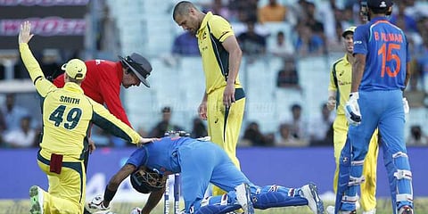 பாண்ட்யாவை பதம் பார்த்த புவனேஷ்குமார் பந்து