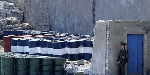 வடகொரியா மீது சீனா திடீர் கட்டுப்பாடு: எண்ணெய் ஏற்றுமதியை குறைத்தது