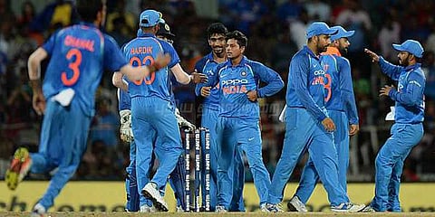 3வது ஒருநாள் போட்டி: இந்தியாவுக்கு 294 ரன்கள் இலக்கு