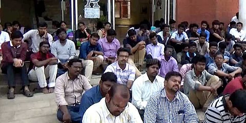 மருத்துவ மாணவர்கள் 3 நாட்களாக உண்ணாவிரதம்