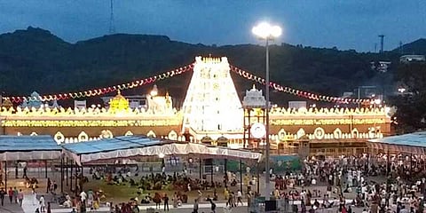 திருப்பதி பிரம்மோற்சவம்: சிம்ம வாகனத்தில் மலையப்ப சுவாமி வீதி உலா