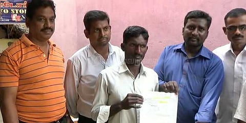 பைக் ஓட்டியவருக்கு சீட் பெல்ட் அணியவில்லை என அபராதம்