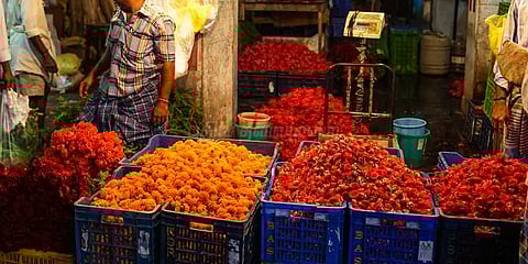 ஆயுத பூஜை: பூக்கள் விலை உயர்வு