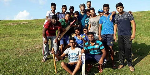 இலங்கையில் தமிழர்களுடன் கிரிக்கெட் ஆடிய ராஜமவுலி!