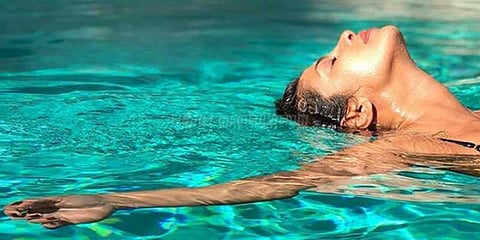 சூரிய குளியல் செய்த ப்ரியங்கா சோப்ரா