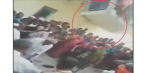 தசரா கொண்டாட்டம்: பால்கனி இடிந்து இருவர் பலி