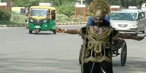 போக்குவரத்தை சீர் செய்ய நேரில் வந்த ராவணன்..