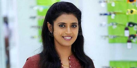 இதற்கு சும்மாவே இருந்திருக்கலாம்: வெங்கட் பிரபுவை கிண்டல் செய்த கஸ்தூரி