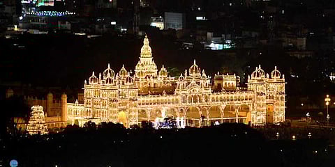 மைசூருவில் தசரா விழா கோலாகலம்: ஜொலித்தது அரண்மனை