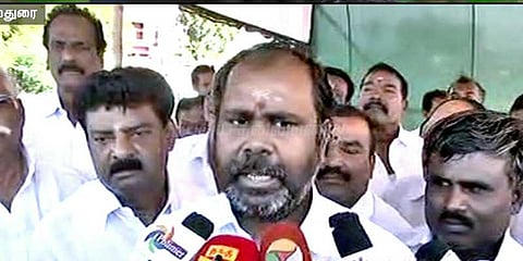 அதிமுக தொண்டர்கள் இணைந்து செயல்பட வேண்டும்: அமைச்சர் உதயகுமார்