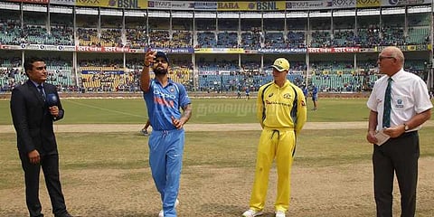 5 வது ஒருநாள் போட்டி: ஆஸ்திரேலியா பேட்டிங்