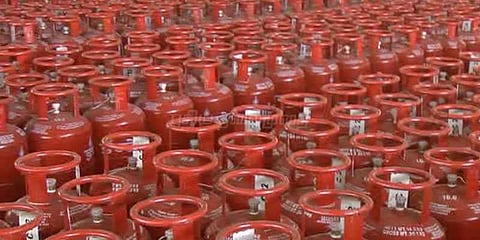 சமையல் எரிவாயு சிலிண்டரின் விலை ரூ.1.50 உயர்வு