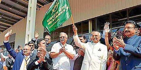 ஷீரடி ஏர்போர்ட்: நாட்டுக்கு அர்ப்பணித்தார் ஜனாதிபதி