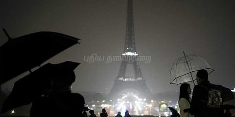 இருளில் மூழ்கிய ஈபிள் டவர்.. லாஸ்வேகாஸ் தாக்குதலுக்கு இரங்கல்!