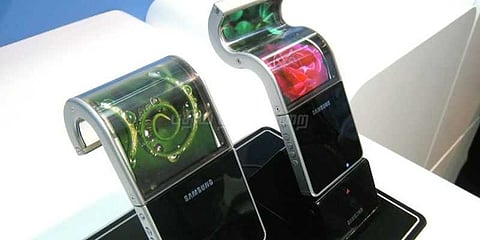 மடிக்கும் வசதி கொண்ட மொபைல் விரைவில் விற்பனைக்கு...