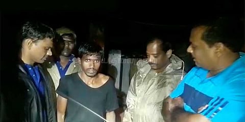 5 லட்சம் மதிப்புள்ள 8 செம்மரங்கள் பறிமுதல்: தமிழகத்தை சேர்ந்தவர் சித்தூரில் கைது