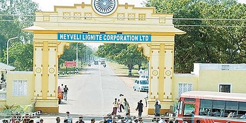 தனியார் மயமாக்கலுக்கு எதிர்ப்பு: என்எல்சி தொழிலாளர்கள் உண்ணாவிரதம்