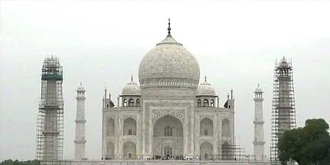 தாஜ்மஹாலை நீக்கியது ஏன்?: கேள்வி எழுப்பும் சர்வதேச ஊடகங்கள்