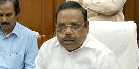 12 எம்.எல்.ஏக்களை நீக்கக்கோரிய திமுக வழக்கு: சபாநாயகருக்கு நோட்டீஸ்