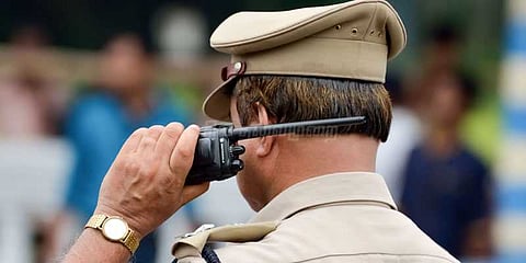 வாக்கி டாக்கி கருவிகள் வாங்கியதில் முறைகேடா?: டிஜிபிக்கு உள்துறைச் செயலர் கடிதம்