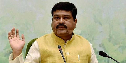 மாநில அரசுகளும் கலால் வரியை குறைக்கவேண்டும்: பெட்ரோலியத்துறை அமைச்சர்