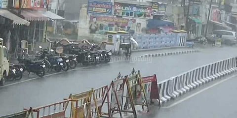தமிழகத்தில் வெளுத்து வாங்கியது மழை: இன்றும் தொடரும்
