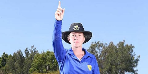 களமிறங்குகிறார் முதல் பெண் அம்பயர்!