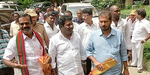 ஆர்.எஸ்.எஸ் ஊர்வலத்தை அமைச்சர் தொடங்கி வைப்பதா?: எம்எல்ஏக்கள் கூட்டாக கண்டனம்