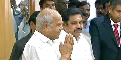 கொட்டும் மழைக்கிடையே சென்னை வந்தார் புதிய ஆளுநர்: முதலமைச்சர் வரவேற்பு