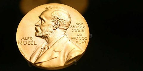 நோபல் பரிசையே ஏற்க மறுத்த இருவர்!