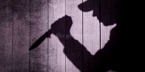 ஆசிரியையை அரிவாளால் வெட்டிய முன்னாள் மாணவர்..