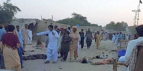 பாகிஸ்தானில் தற்கொலைப் படை தாக்குதல் 13பேர் பலி!