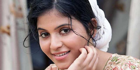 எனக்கு தங்கச்சி இல்லை என்று அஞ்சலி பதறியது ஏன்?