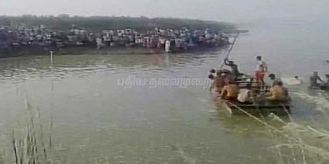 உத்தரப்பிரதேசத்தில் படகு கவிழ்ந்து விபத்து: 2 குழந்தைகள் உள்பட 6 பேர் உயிரிழப்பு