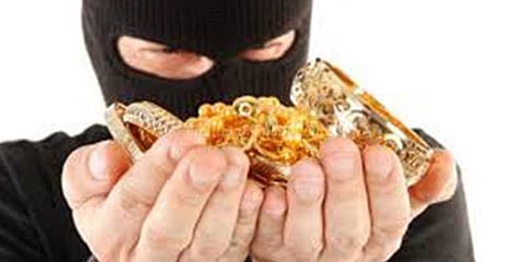 தஞ்சையில் 15 சவரன் நகை மற்றும் இன்னோவா கார் திருட்டு