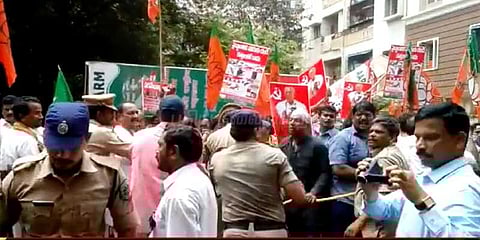 பினராயி விஜயன் படத்துக்கு செருப்பு மாலை: பாஜகவினர் கைது