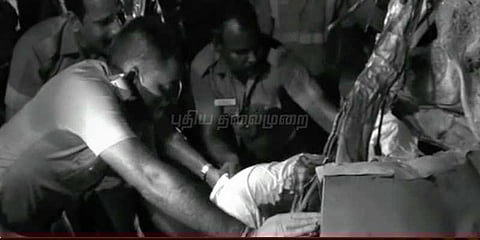 லாரி-கார் மோதல், 6 பேர் பலி: அதிகாலையில் பயங்கரம்!