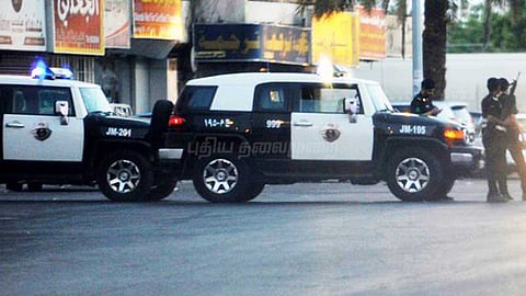 சவுதி அரண்மனையில் துப்பாக்கிச்சூடு: 2 வீரர்கள் பலி