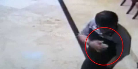 சட்டைப் பையில் இருந்த செல்ஃபோன் வெடித்தது