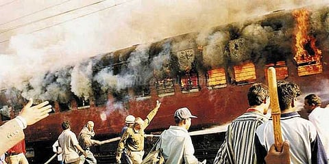 கோத்ரா ரயில் எரிப்பு வழக்கு: 11 பேரின் மரண தண்டனை ஆயுளாக குறைப்பு