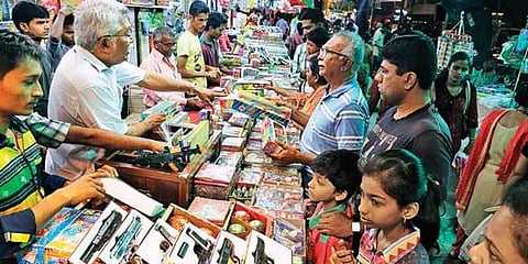 டெல்லியில் தீபாவளிக்கு பட்டாசு விற்க, வெடிக்கத் தடை