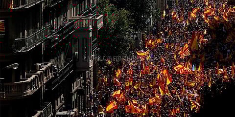 தனி கேட்டலோனியாவுக்கு எதிர்ப்பு: லட்சக்கணக்கானோர் பேரணி