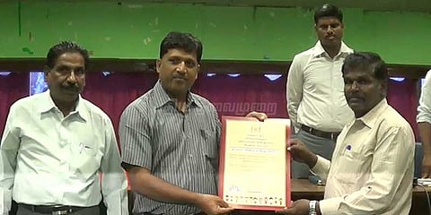 சுகாதாரத்தில் சிறந்து விளங்கிய 40 அரசுப் பள்ளிகளுக்கு பாராட்டு