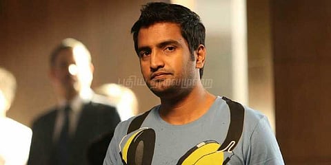 பில்டரை தாக்கியதாக வழக்கு: சந்தானம் மீது 3 பிரிவுகளில் வழக்குப்பதிவு